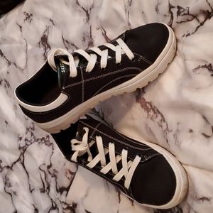 Skechers sneakers